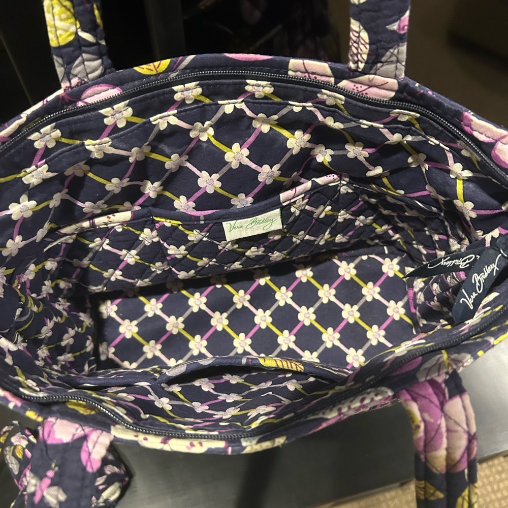 Vera Bradley “Retired” Floral Nightingale Tote - Picture 5 of 12